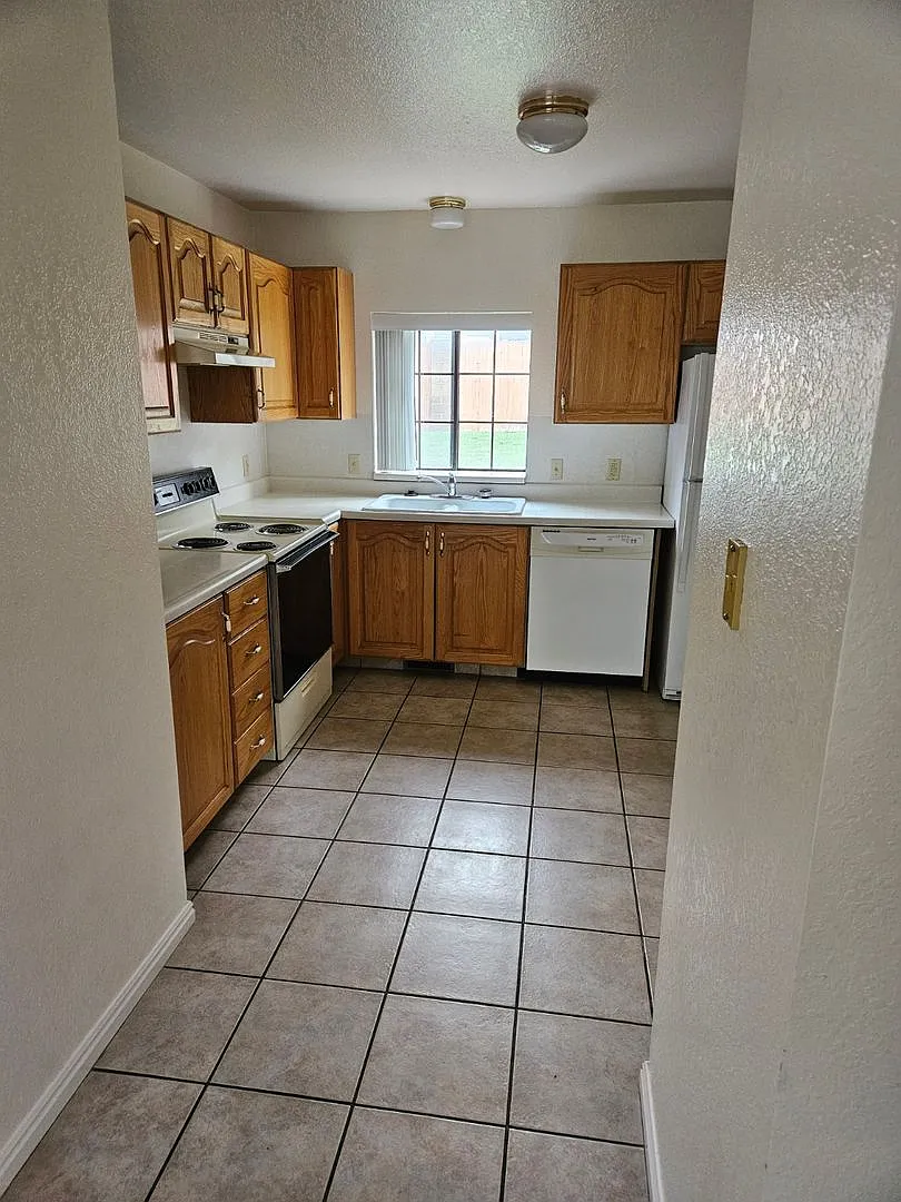 2 bed/1 bath Single-family Housing in Orem — Photo 3