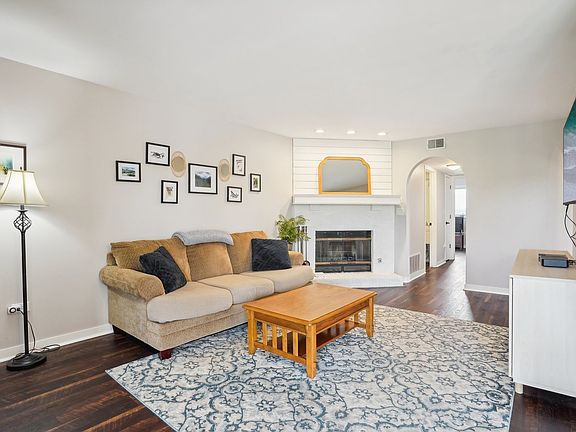 3rd image of 16749 Paxton Ave APT 3S
