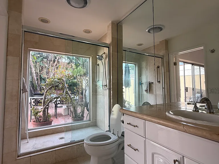 8748 Ashcroft Ave — Photo 31