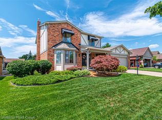 44333 Pentwater Dr, Clinton Township, MI 48038