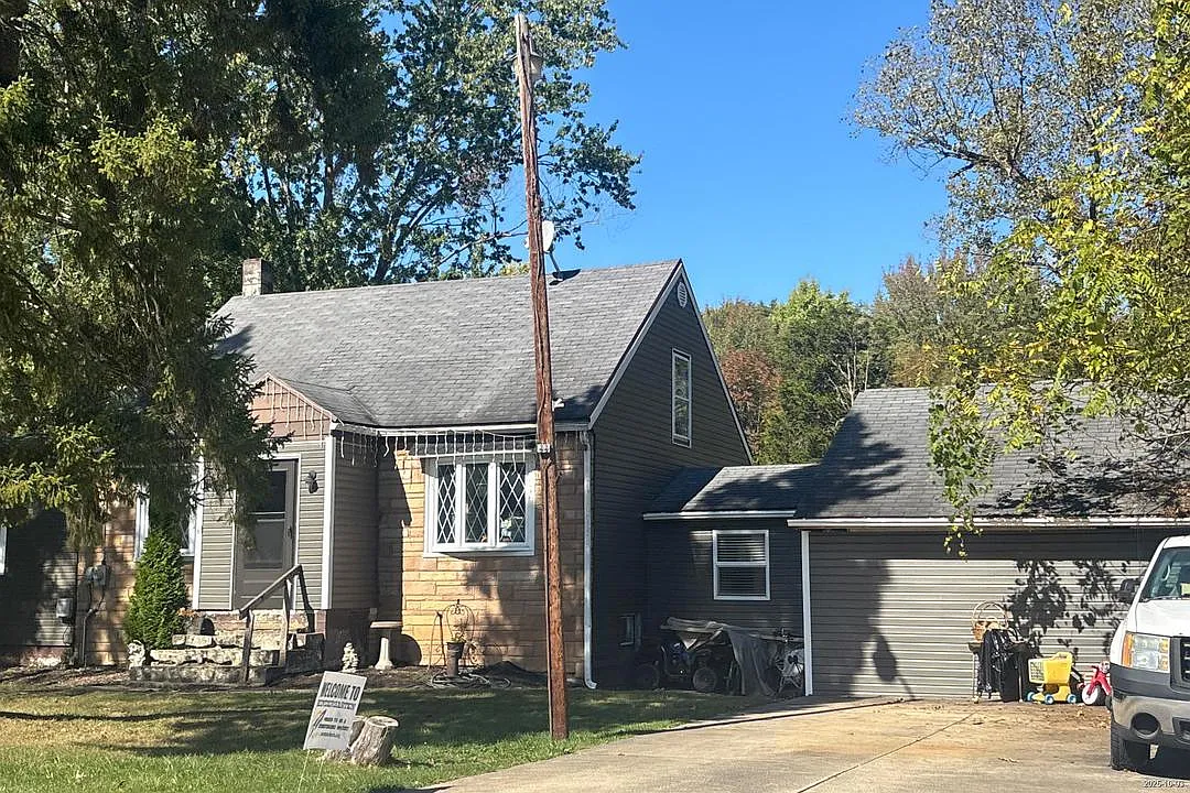 135 Harper Rd photo 1