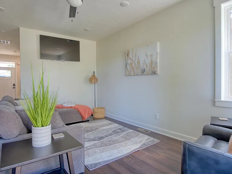 2130 Gent Ave — Photo 12
