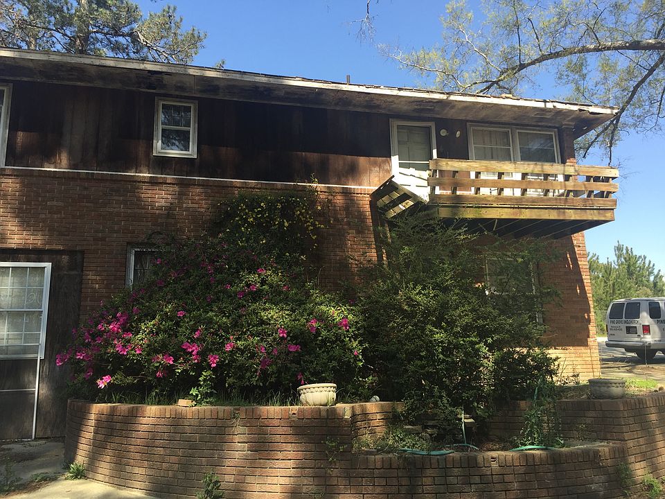 2nd image of 419 Dakota St