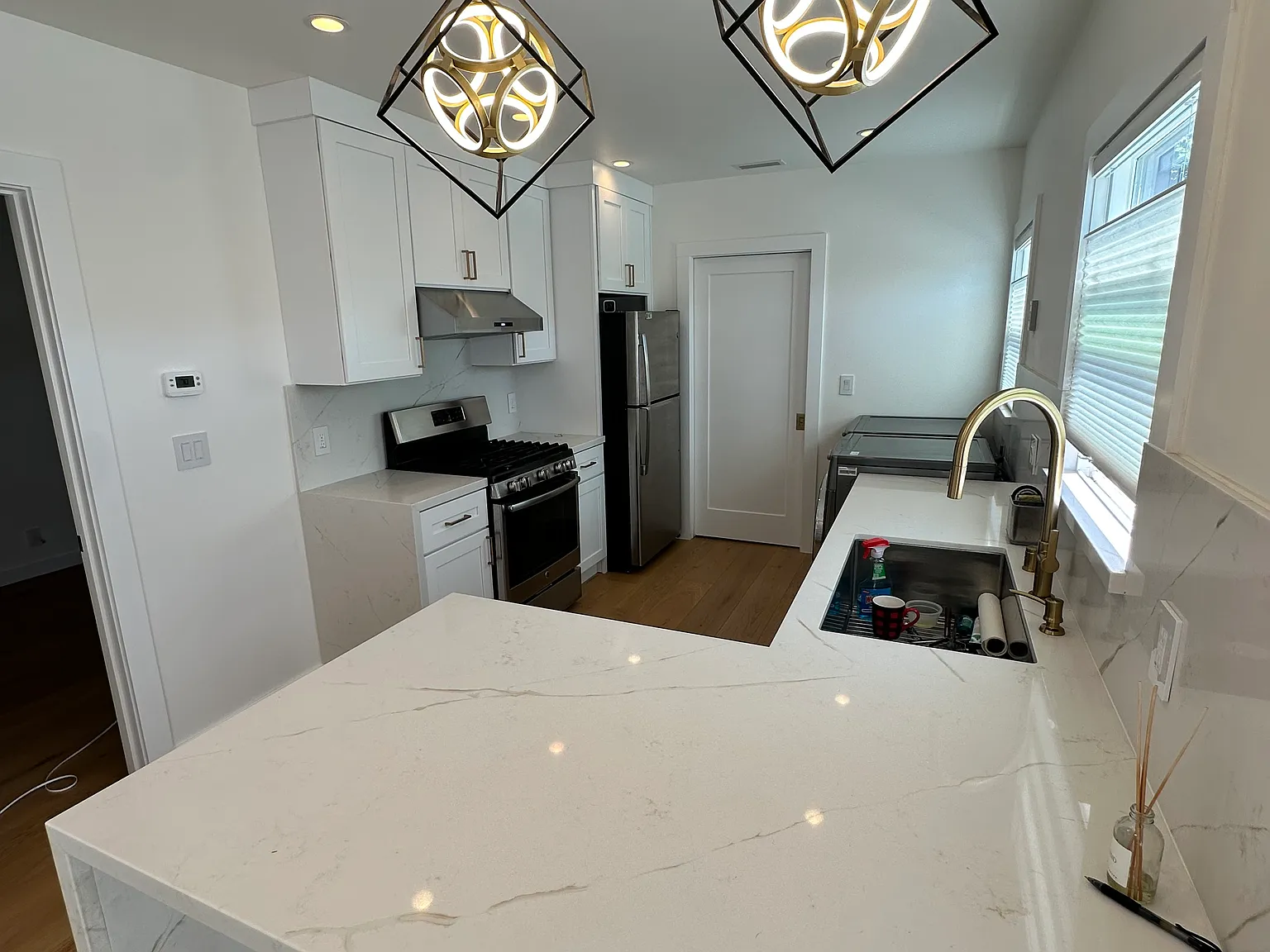 2 bed, 900 sqft, $2,800 — Photo 2