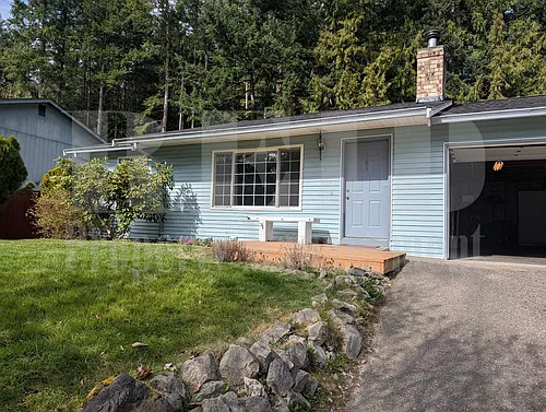583 NE Conifer Dr Photo 1