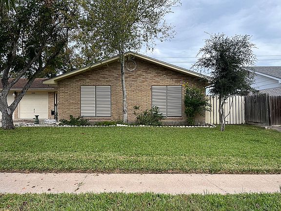 3rd image of 4026 Manhattan Dr