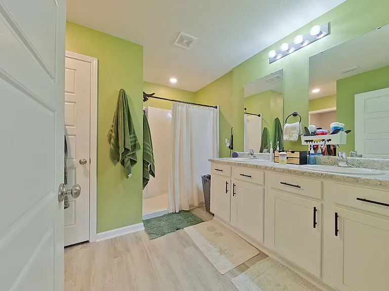 8-web-or-mls-8 Main Bathroom-2_03312026