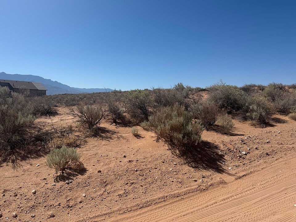 2nd image of 6003 La Paz Rd NE