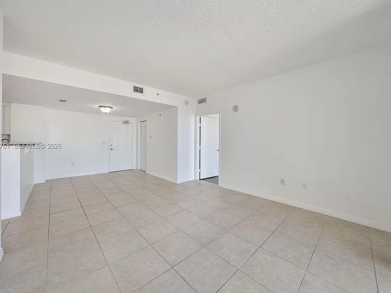 215 SW 42nd Ave #507 — Photo 4