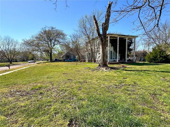 420 E 5th St, Cherryvale, KS 67335
