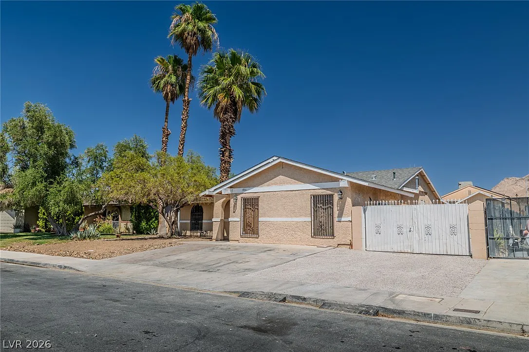 4 bed, 1878 sqft, $2,195 — Photo 3