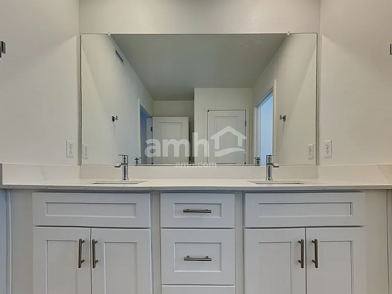 6495 Rush Ave — Photo 15