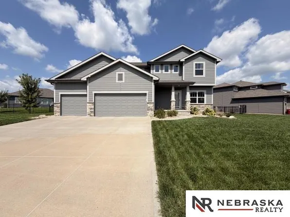 5304 Heartland Dr, Gretna, NE 68133