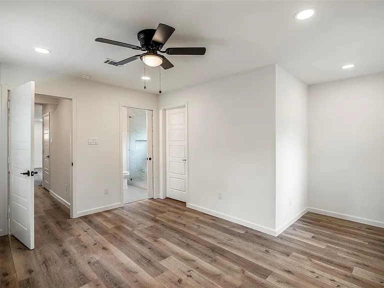 3923 Alsace St — Photo 6