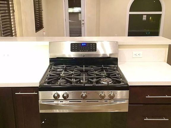 5th image of 2686 Daisy Ave