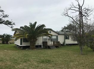 107 Flemings Ln, Rockport, TX 78382