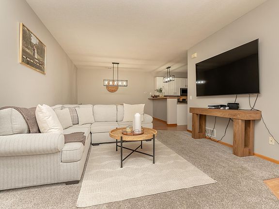 5th image of 622 Tamarack Trl #1007