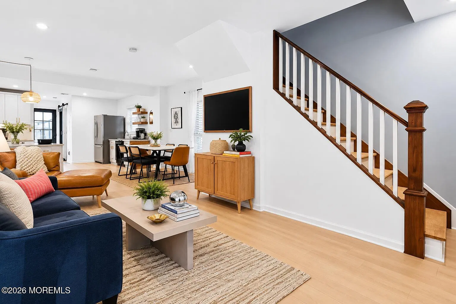 2 bed, 1.5 bath, 924 sqft, $2,500 — Photo 3