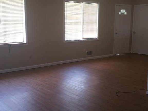 Light, bright greatroom