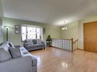 926 99th Cir NE, Blaine, MN 55434