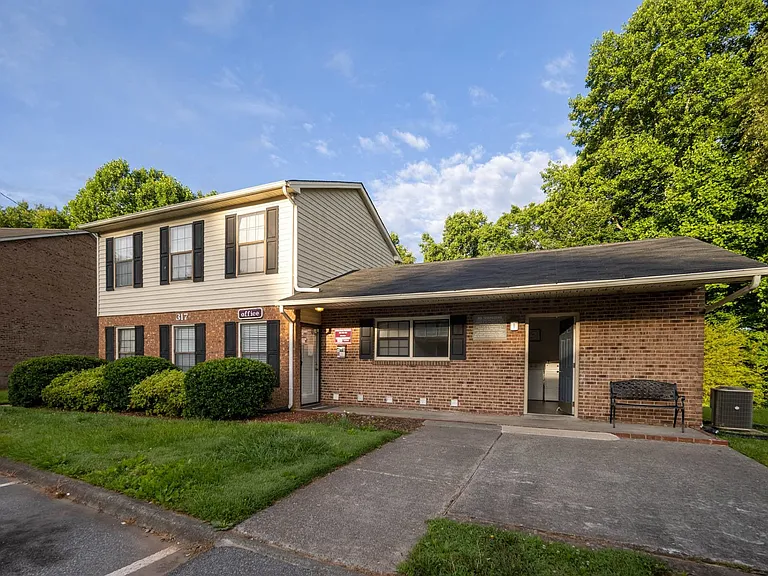 Linville Ridge Apartments — Photo 1