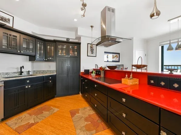 3 Seal Harbor Rd #Penthouse 31, Winthrop, MA 02152