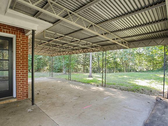 4th image of 3060 Pelzer Ave