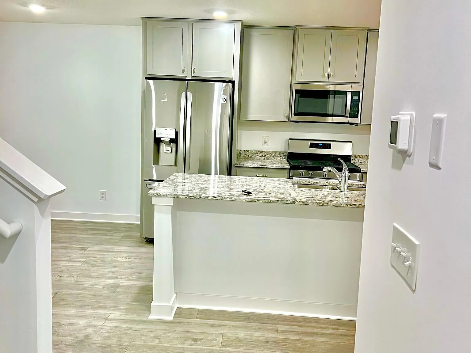 3 bed, 1687 sqft, $2,590 — Photo 4