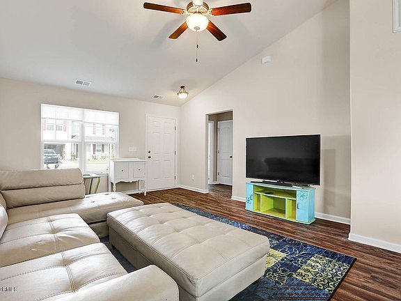 4th image of 4428 Pinewood Villlage Drive