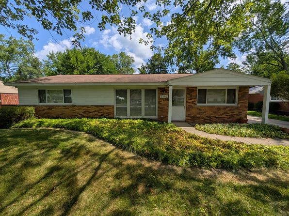 2562 Ivanhoe Dr