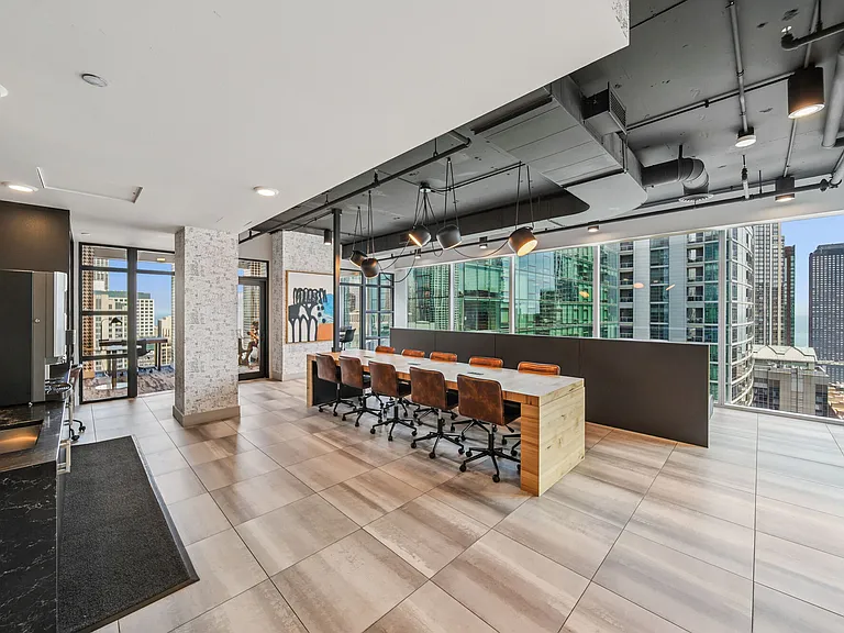 Aston Chicago — Photo 37