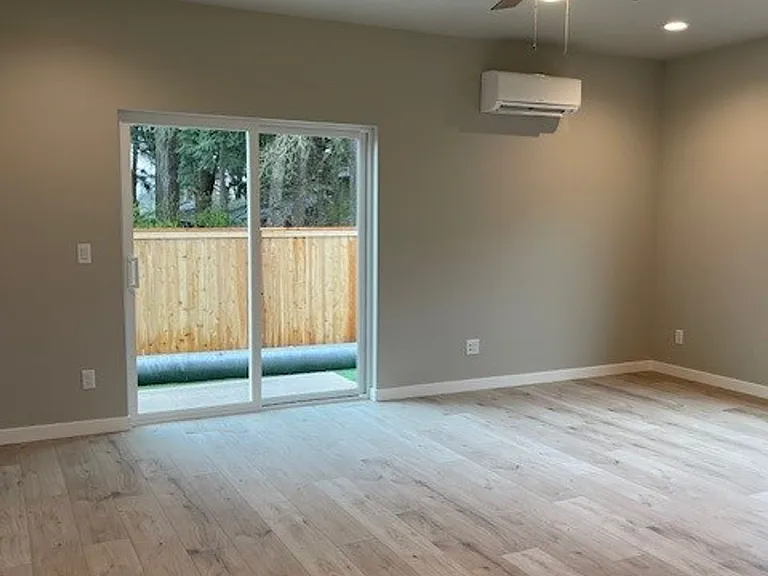 6473 Jacobe St NE — Photo 9