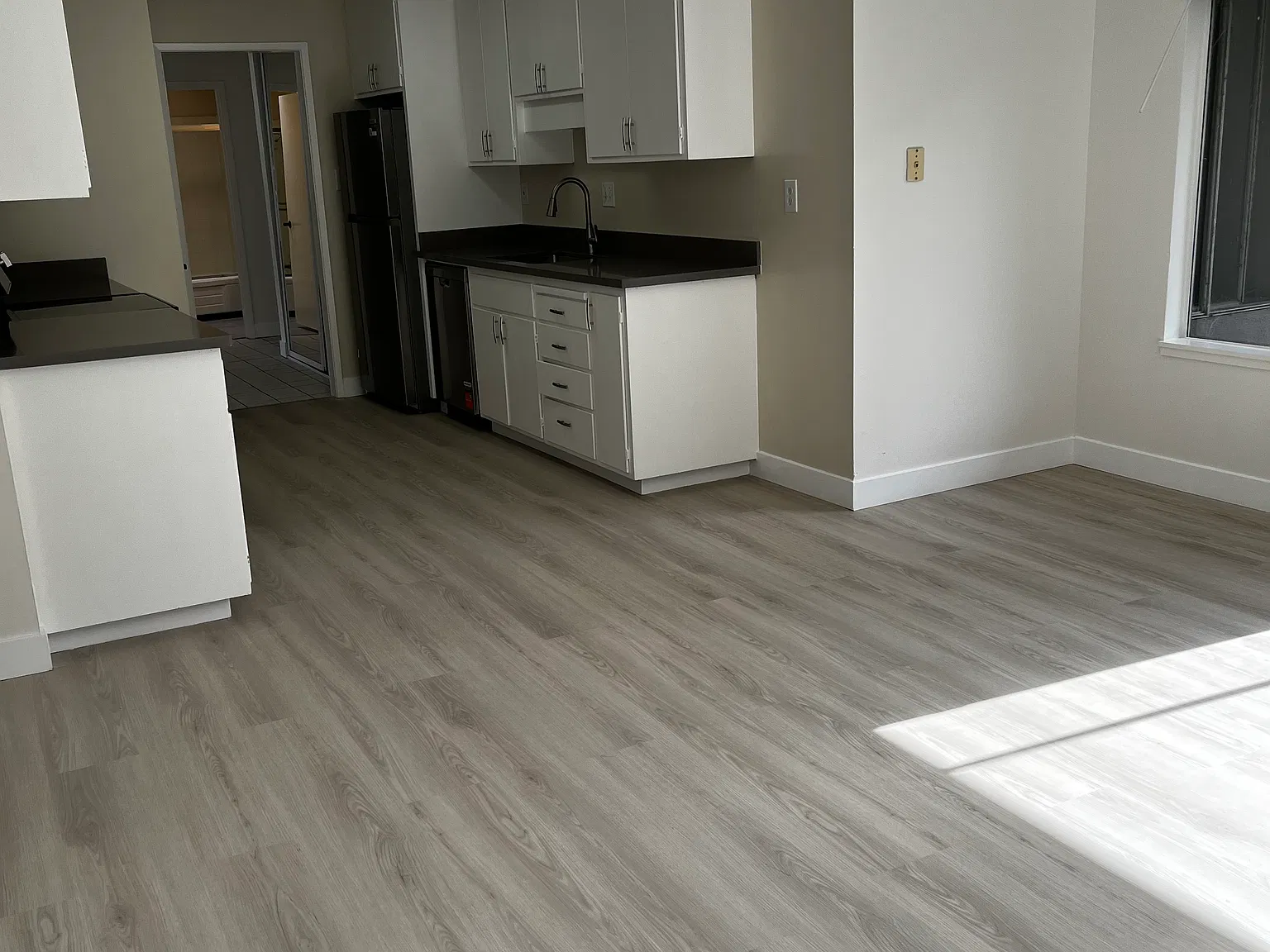3 bed, 1600 sqft, $4,395 — Photo 3