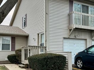 221 Cherokee Dr UNIT D, Bolingbrook, IL