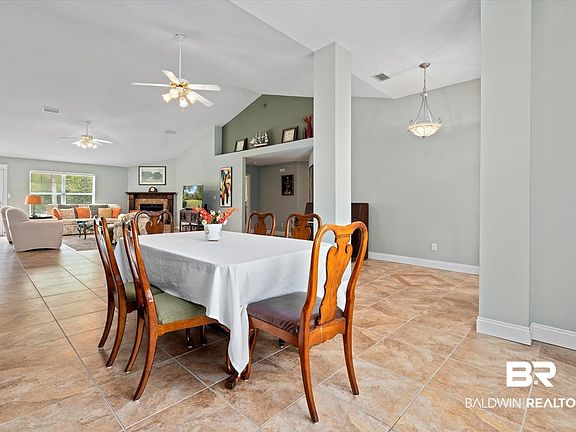 4th image of 11041 Holly Ct