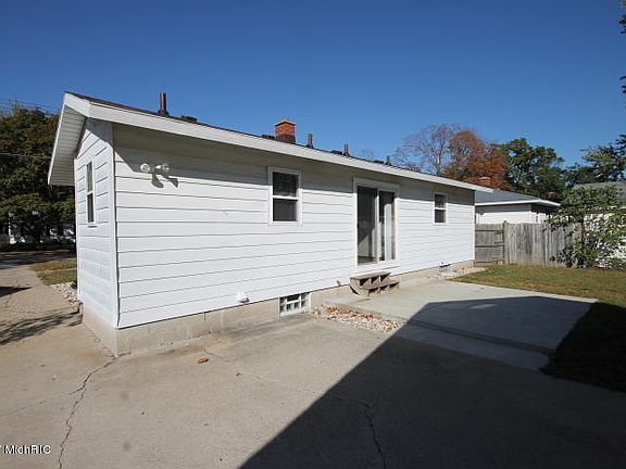 4th image of 4134 Heron Ave SW