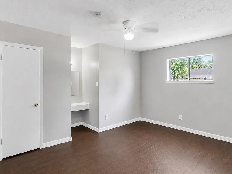 122 E Crosstimbers St #117 — Photo 9