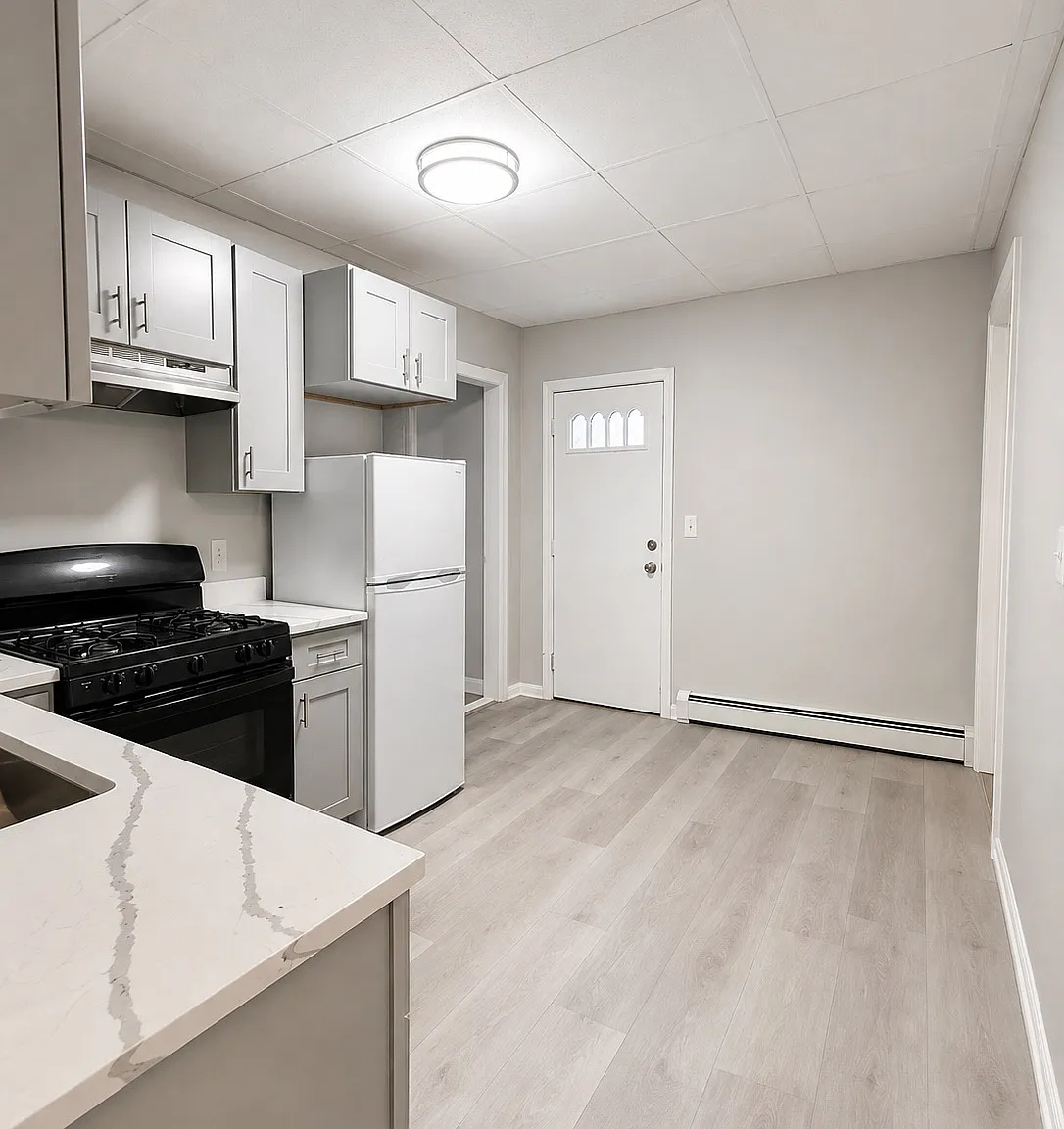 3 bed, 1000 sqft, $2,495 — Photo 2