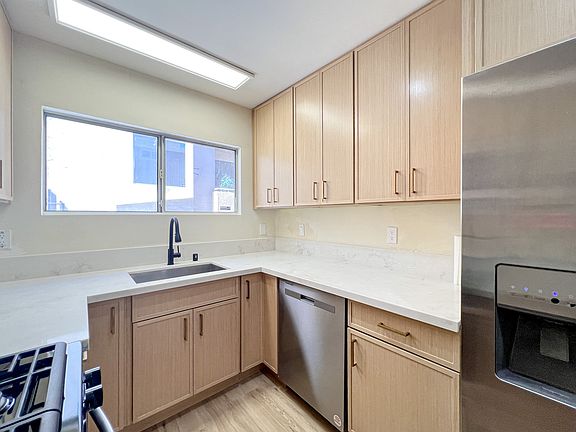 4th image of 4528 Murietta Ave #3
