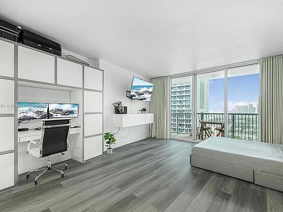 3rd image of 1750 N Bayshore Dr APT 2008
