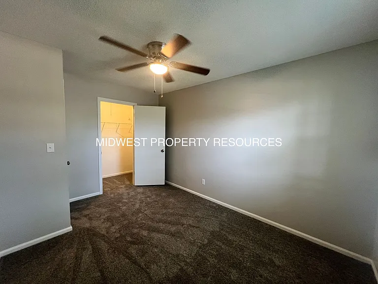 Stunning 2 Story townhome w/ outdoor Maintenance provided — Photo 13
