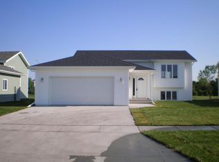 4732 Pines Cir, Grand Forks, ND 58201