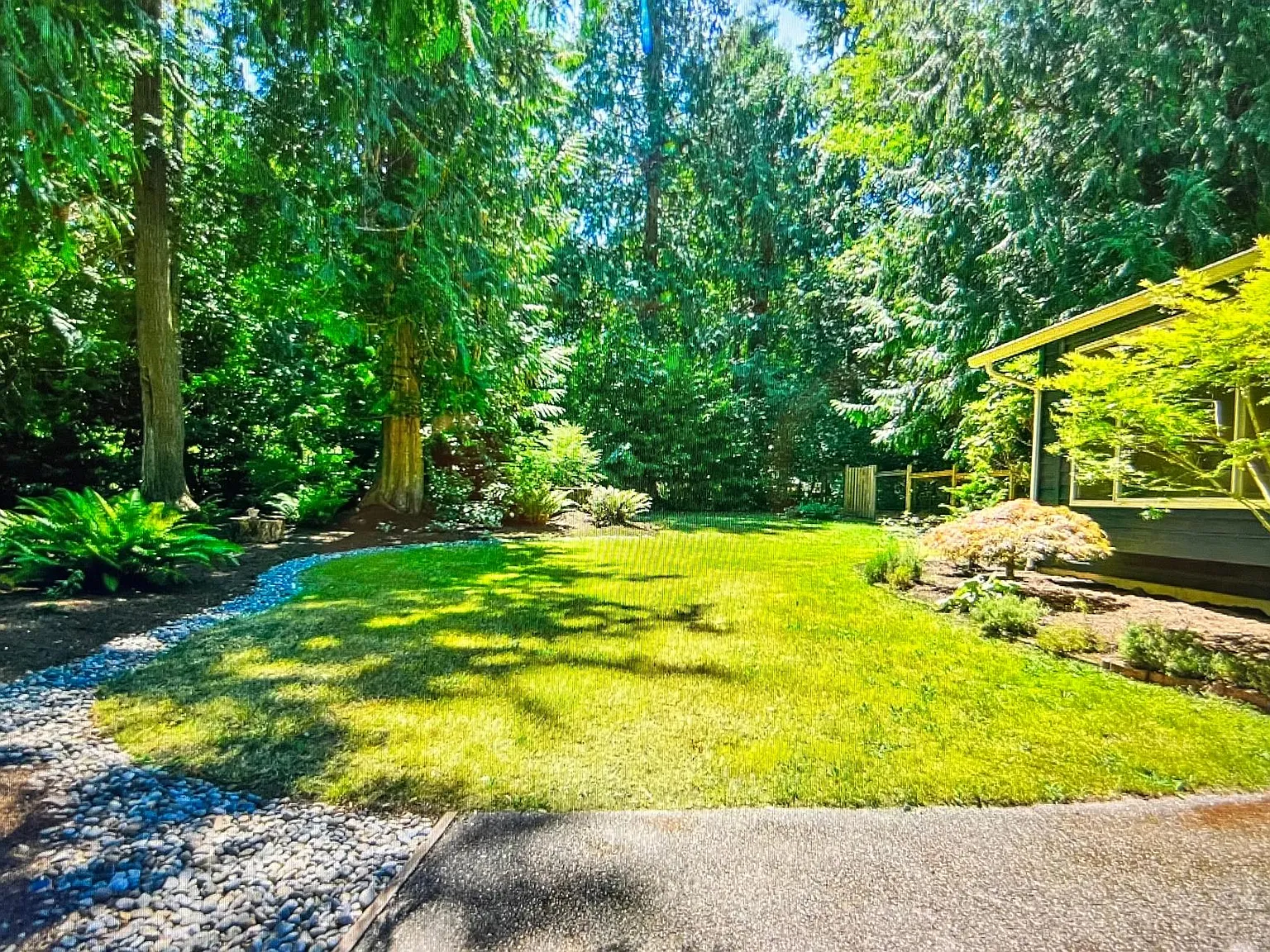 3 bed, 2136 sqft, $4,200 — Photo 4