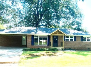 609 Lakeside Dr, Florence, AL 35630