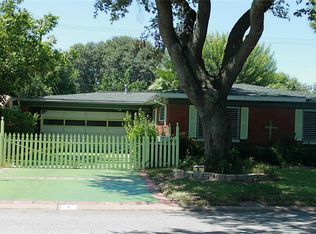 4 Willow Ln, Galveston, TX 77551