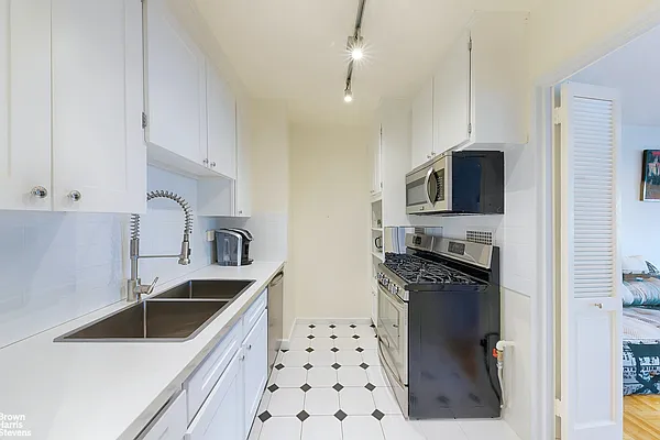 Rented by Brown Harris Stevens | media 18