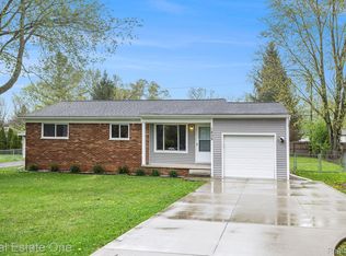 1835 Lochaven Rd, West Bloomfield, MI 48324