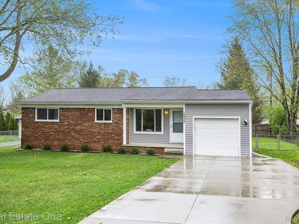 1835 Lochaven Rd, West Bloomfield, MI 48324