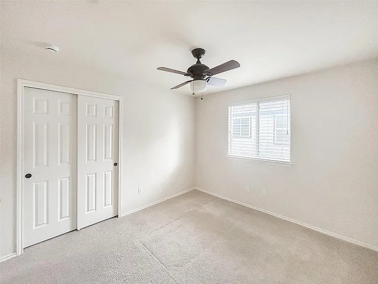 7810 Squirrel Hollow Dr — Photo 16