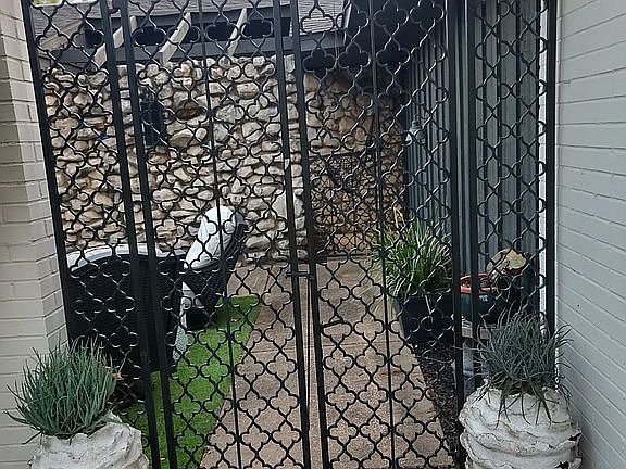 4th image of 317 W Pleasantview Dr